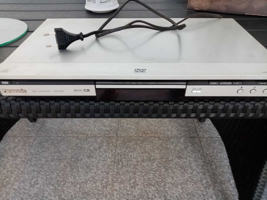 Aparelhagem Technics e leitor de cd dvd Panasonic.