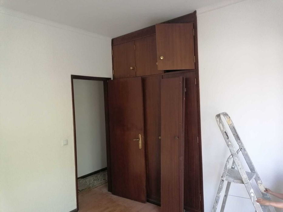VENDO/ALUGO T3 com boas areas  e terraço