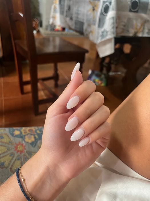 Modelo unhas de gel