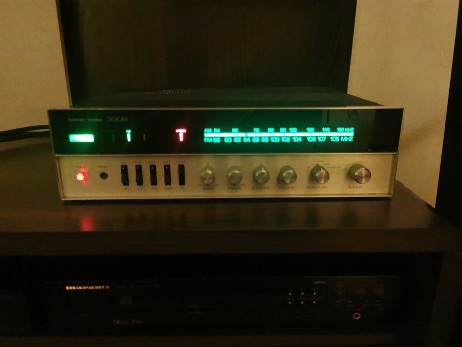 Amplituner Harman Kardon 330b
