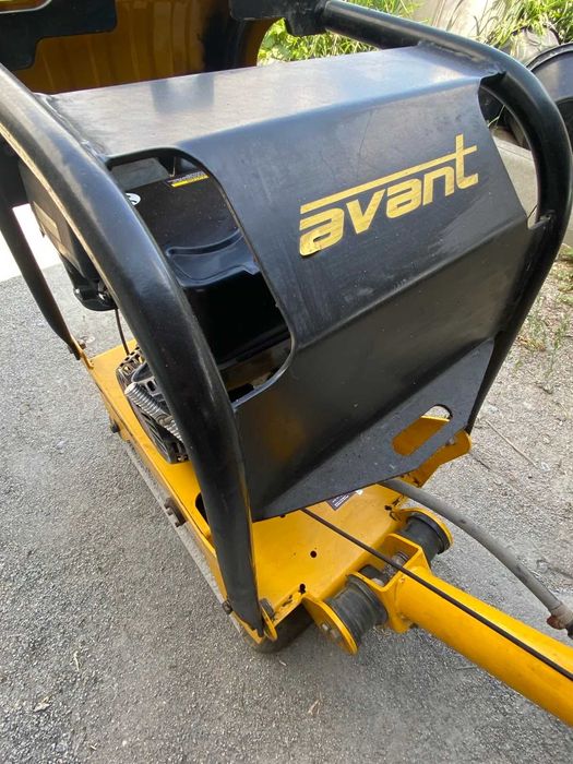 Вiброплита бензинова AVANT APH 4  (сила удару 30 кН)