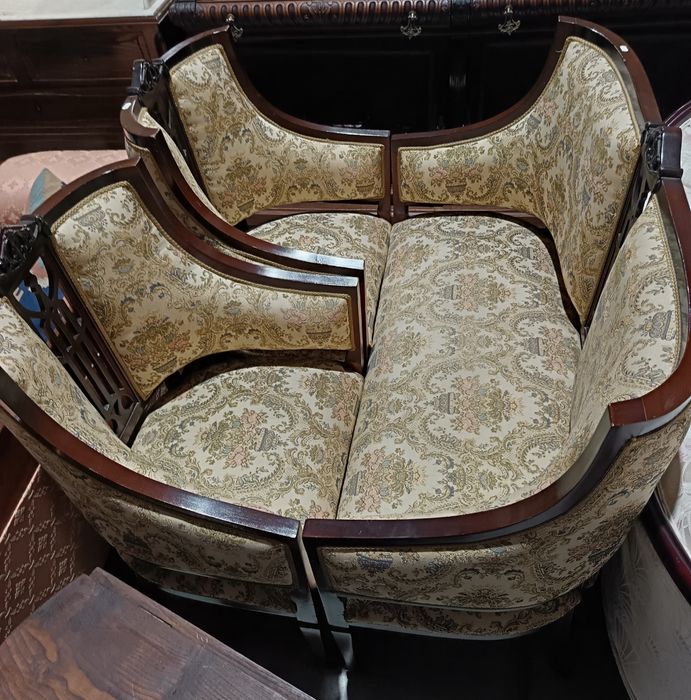 Terno de sofás forrados em tecido