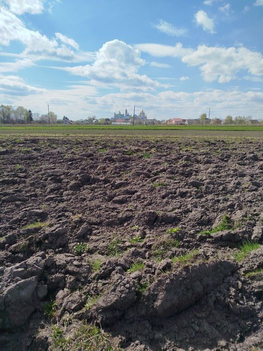 Земельна ділянка можлива під забудову (8сотих)