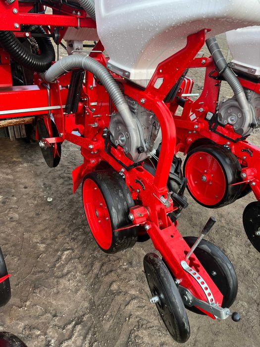 Siewnik talerzowy 4 rzędowy do kukurydzy, słonecznika, buraka, fasoli.