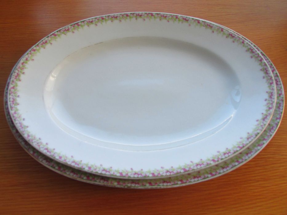 Conjunto de travessas Vista Alegre com padrão floreado