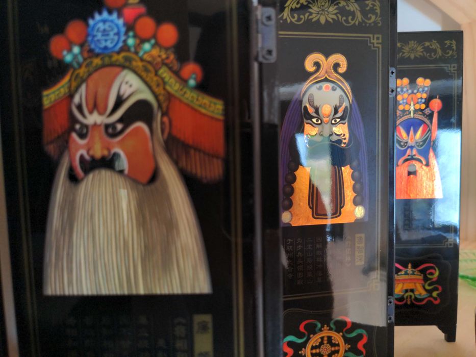 Mini biombo dobrável chinês de 6 painéis decorado com padrões coloridos de maquilhagem da Ópera de Pequim