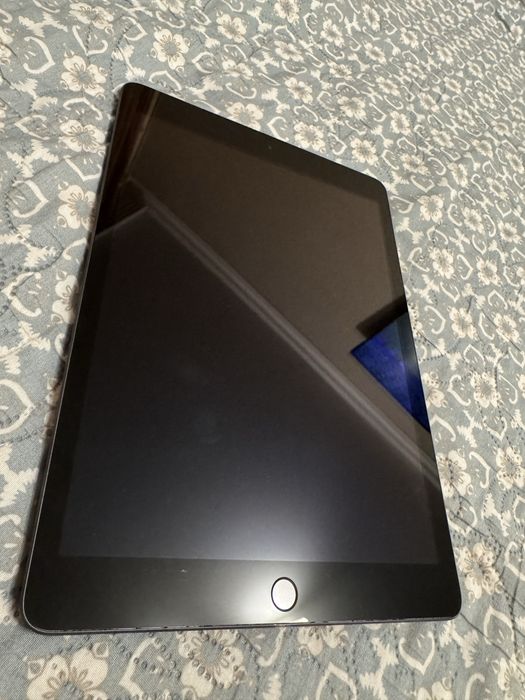 Apple ipad 8gen A2270