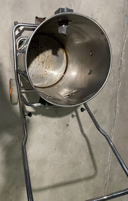 Продам профессиональный пылесос  Taski vacumat 44T