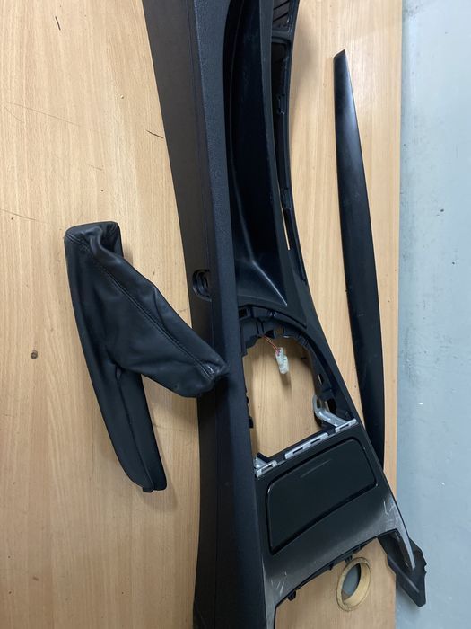 Bmw E88 E82 E81 Tunel Listwa kokpitu osłona zmiany biegow gniazdo zapa