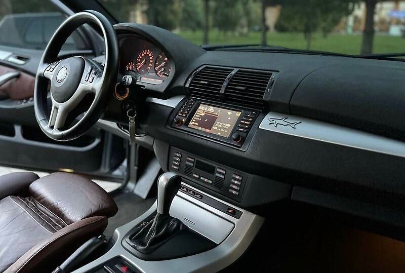 Продам BMW x5 E53