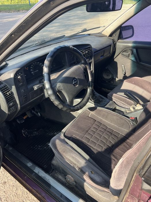 Срочно продам Opel Omega 1992 року