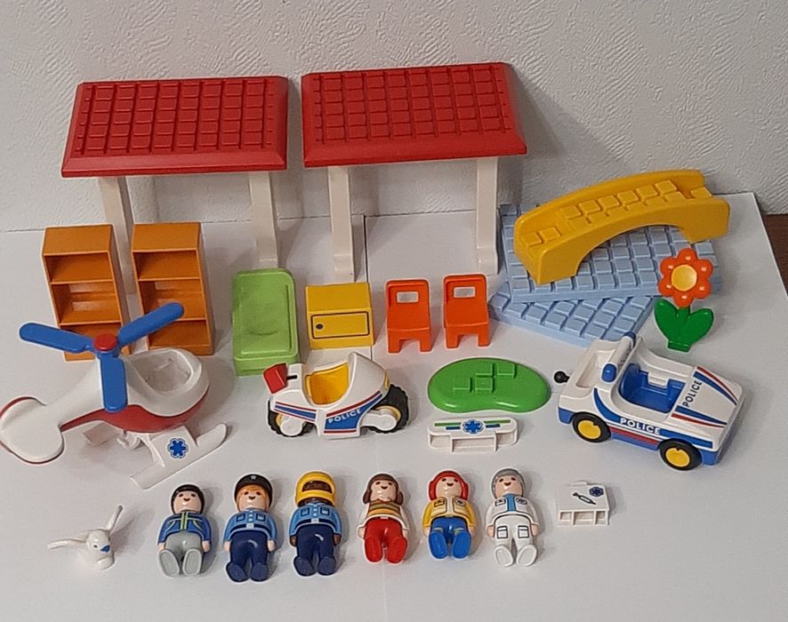 Набор Playmobil "Больница с паромедиками и полицескими" (5046)