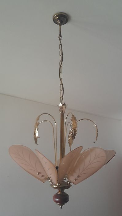 Lustre com decoração Arte Nova