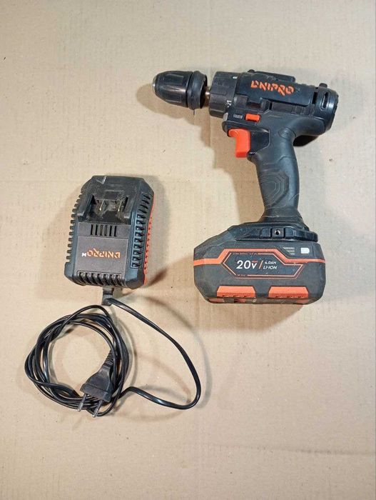 Комплект шуруповерт Dnipro-M акумуляторний CD-218Q, BP-240 4Ah, FC-230