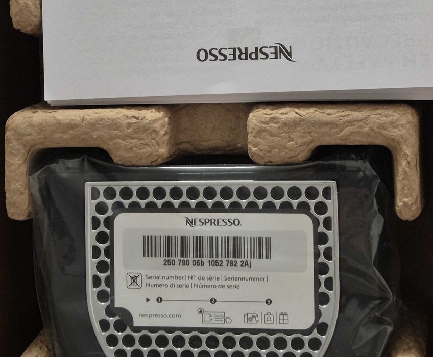 Máquina de café Nespresso Citiz C113 EU vermelha (NOVA)