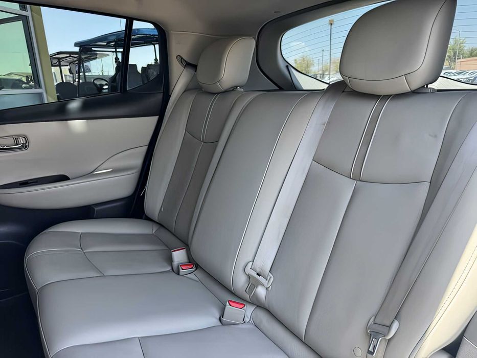 Nissan LEAF      2019