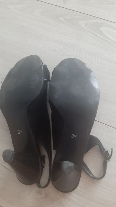 Czarne sandały w roz. 39