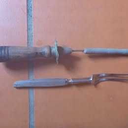 Antigo afiador de facas e garfo de trinchar em madeira e Carbeto  - Inglaterra 1920-1950