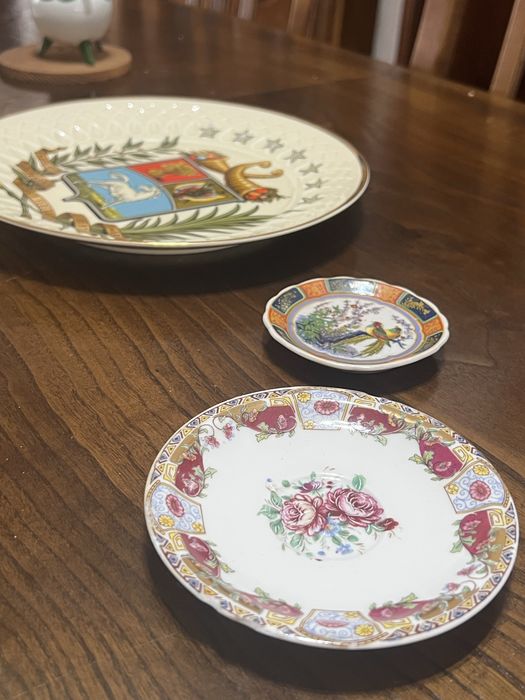 Set Aleatório de Pratos e Cerâmica Decorativa