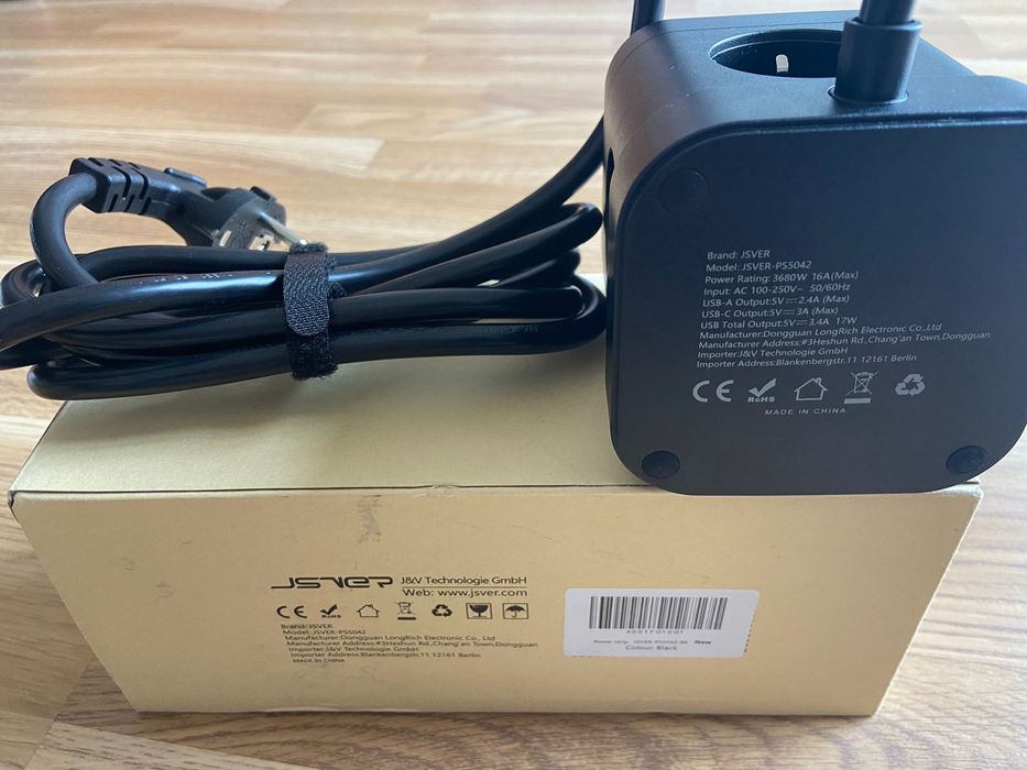 Tomada Cube 5 Entradas com 4 Portas USB