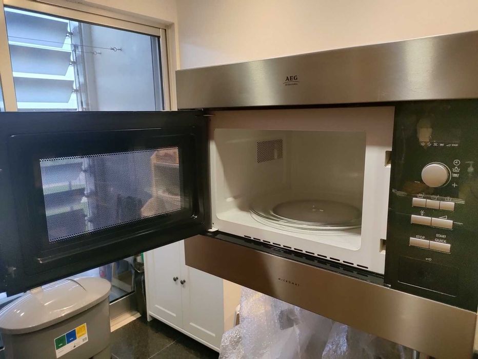 Microondas | AEG MC2660E