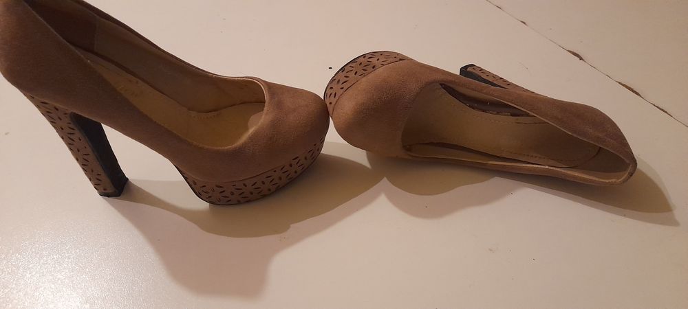 Sapatos castanhos