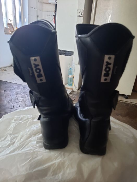 Продам чорні мотоботи