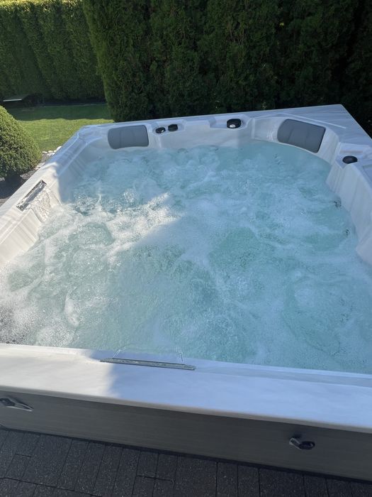 Jacuzzi zewnetrzne 5 osobowe  wanna z hydromasażem Blueline