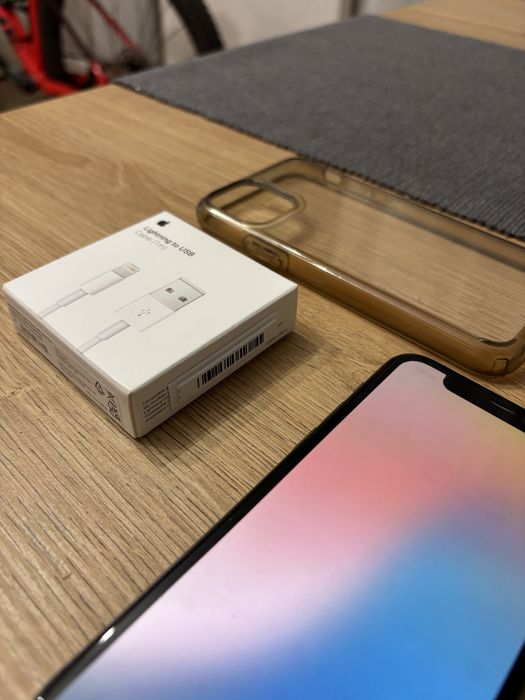 Iphone 11 pro z oryginalnym kablem