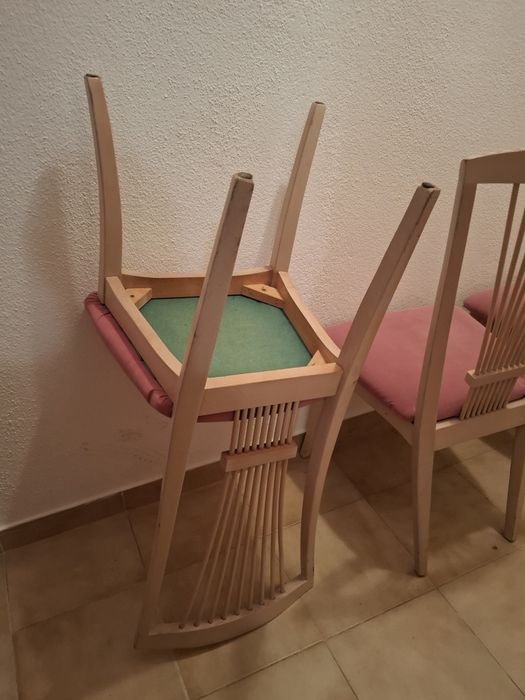 Conjunto de 6 cadeiras de Jantar - clássicas e super resistentes.
