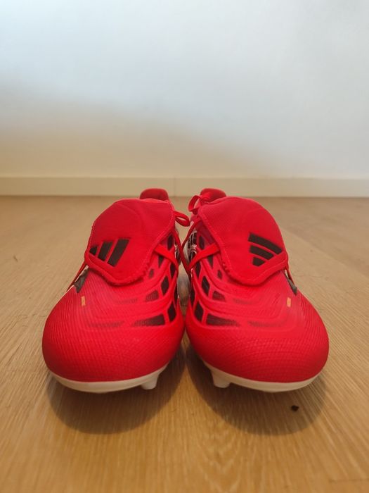 Chuteiras Adidas Predator League vermelha e Branca – Língua Dobrável