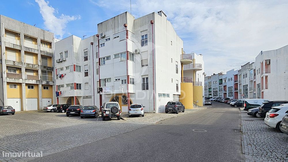 Apartamento T3 com garagem na zona Centro de Portalegre