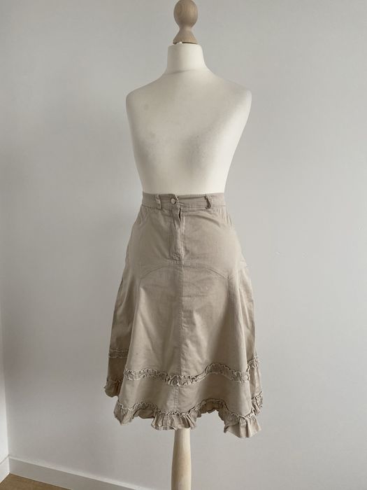 Beżowa spódnica do kolan M 38 basic