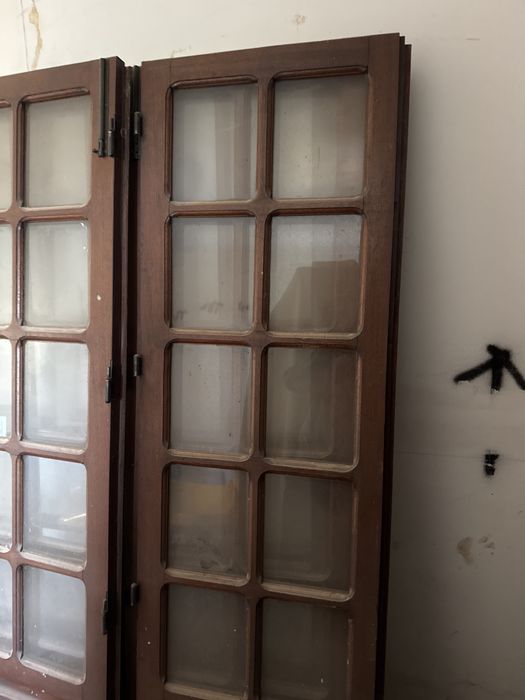 Janelas portas de madeira maciça