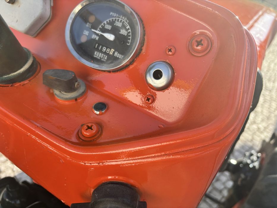 Trator Kubota L1500DT com fresa