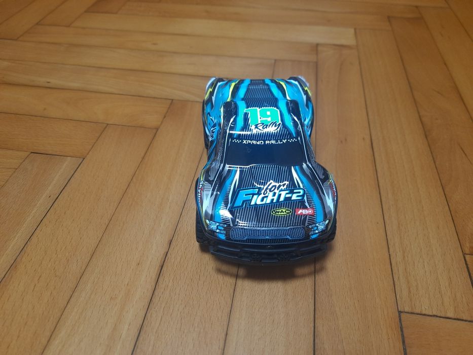 4 Машинки, 2  на радіокеруванні і 2 прості