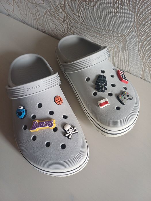 Buty Crocs 41 z przypinkami