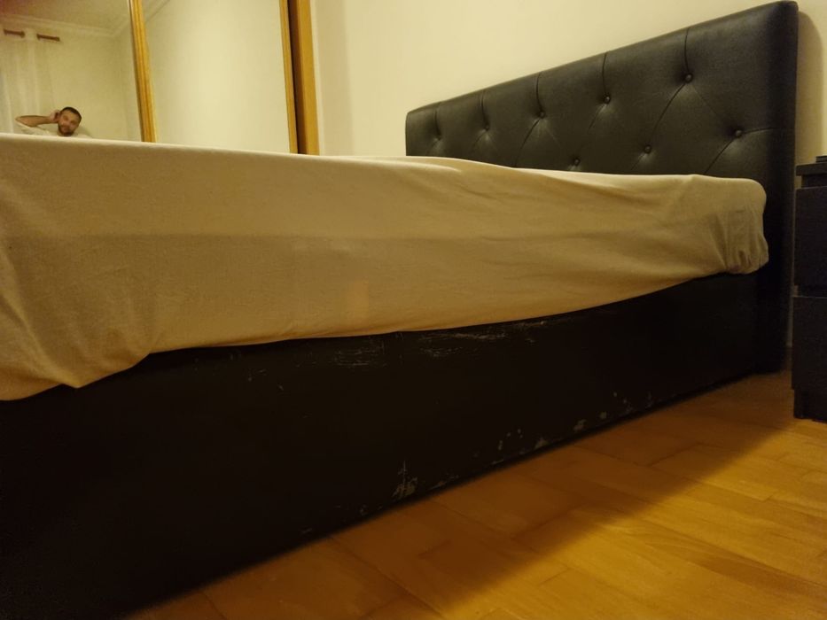 Vendo Cama em pele