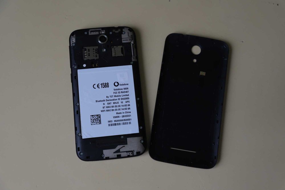 мобільний телефон vodafone 985N