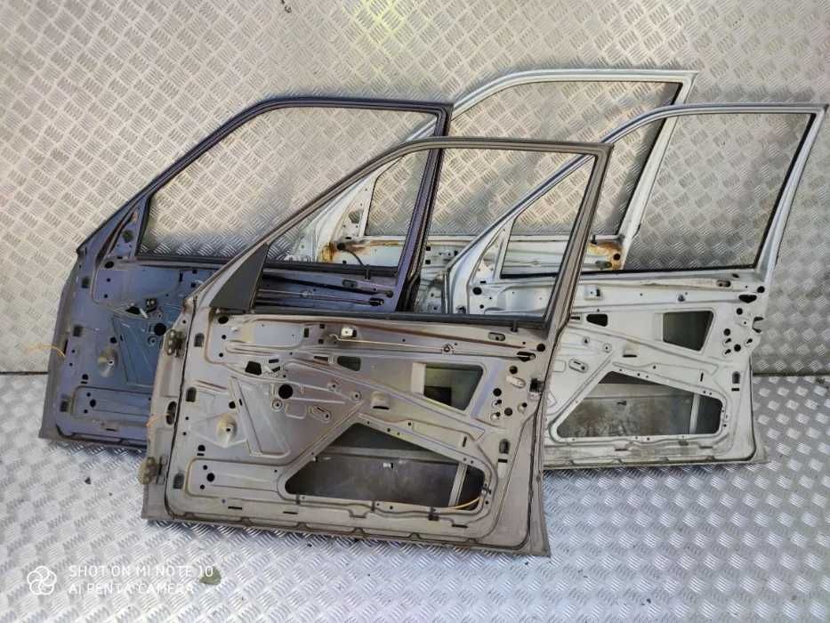 Mercedes 190 W201 - drzwi przednie prawe