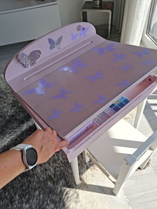 Mesa para criança com abertura