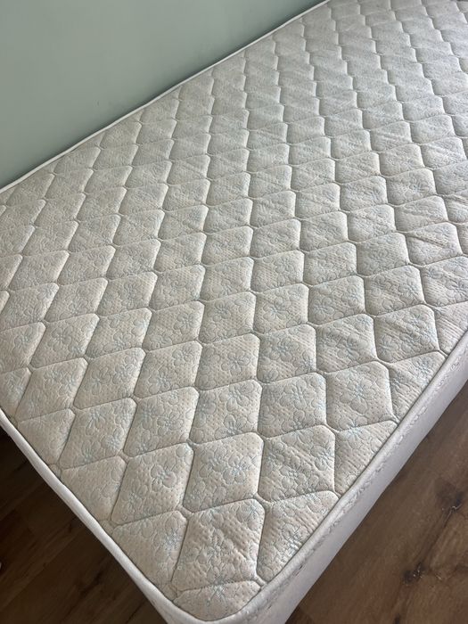 Cama sommier e colchão corpo e meio 110x195cm