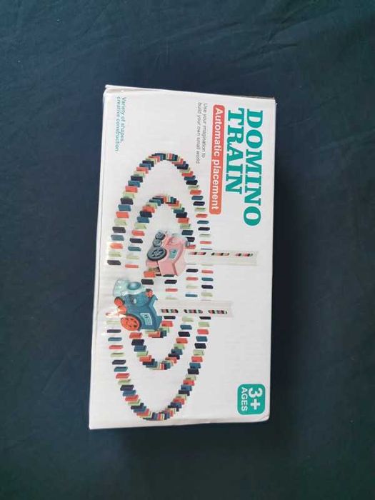 Pociąg domino zabawka (automatyczne ustawianie domino)
