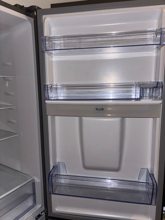 Frigorifico cinzento