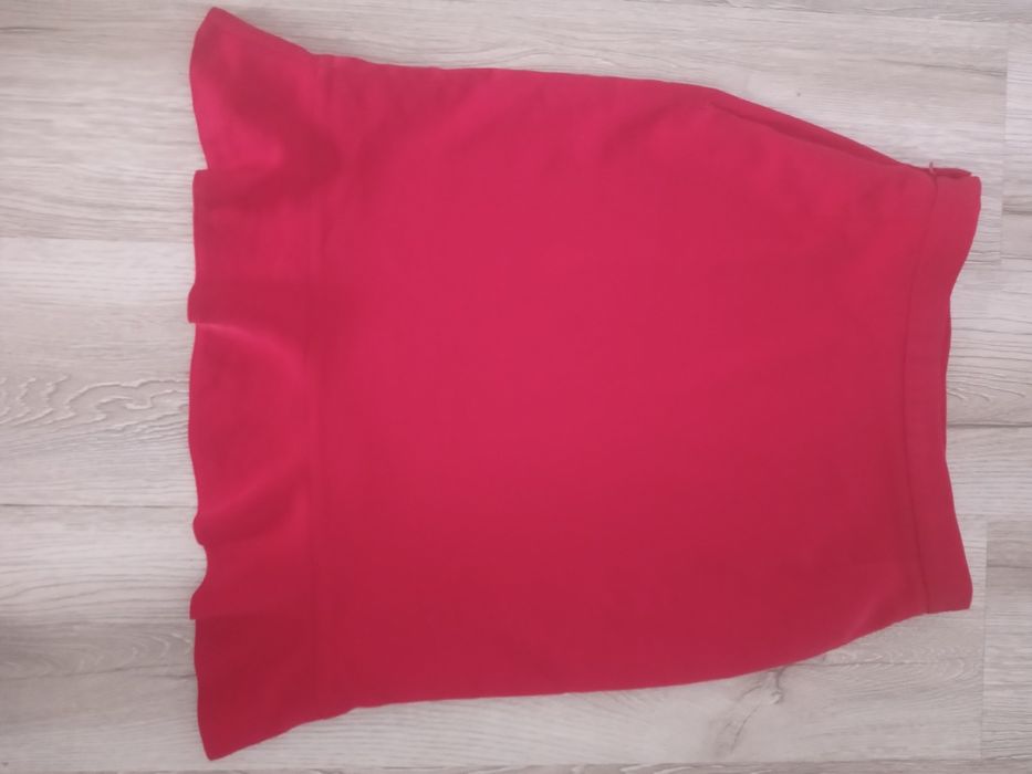 Czerwona spódnica z falbanką, rozmiar 38