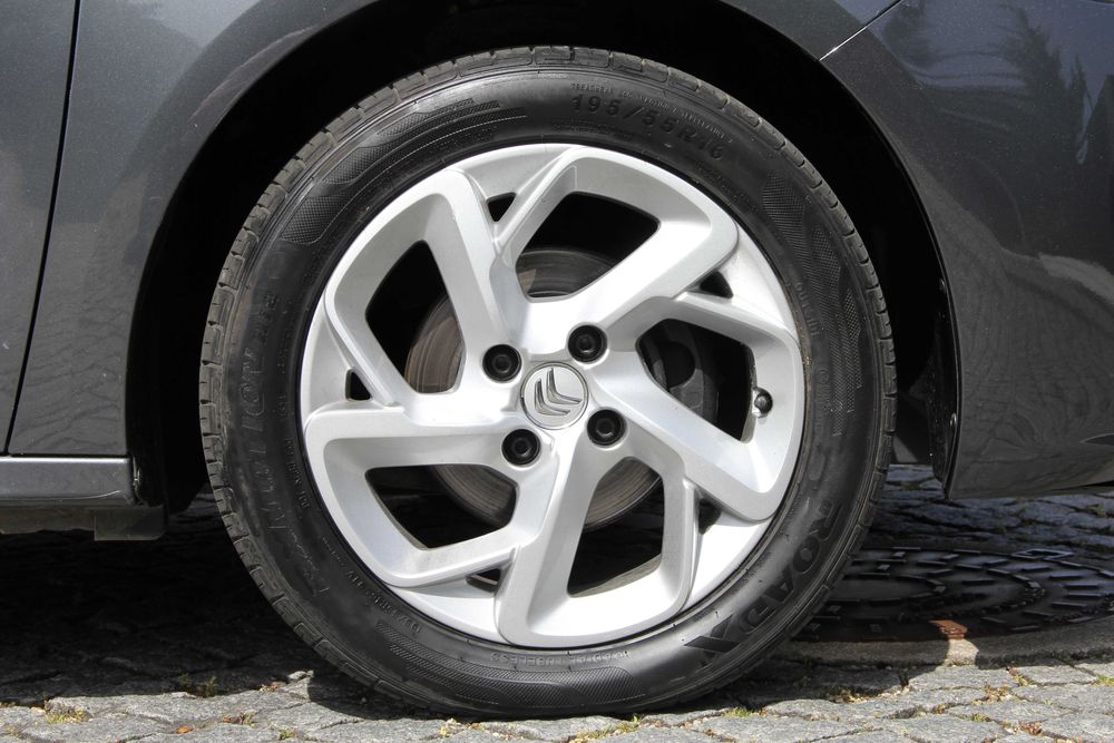 Citroën C-Elysée 1.2 PureTech Shine - Desde 83€/mês