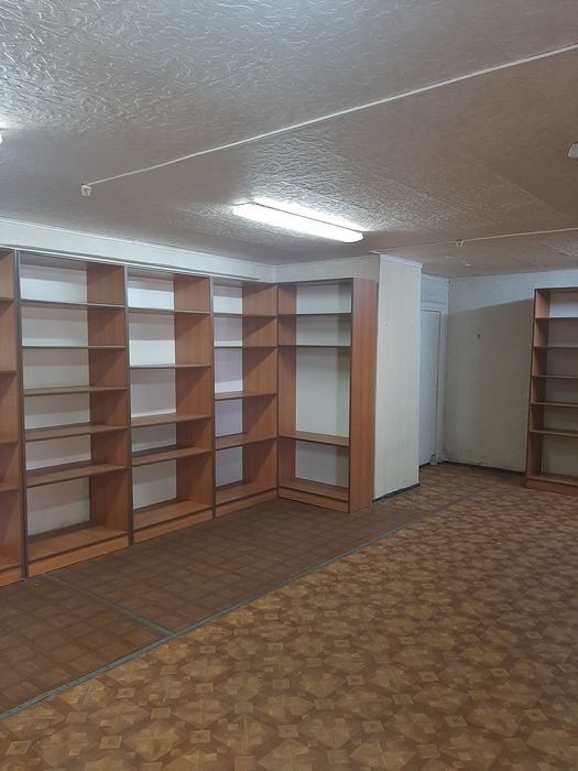 Продам меблі вільного призначення. Вітрини, тумбочки, шкафи