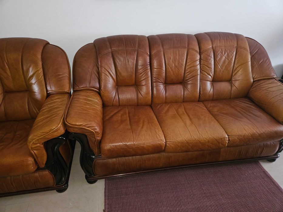 Sofa cama em pele + 2