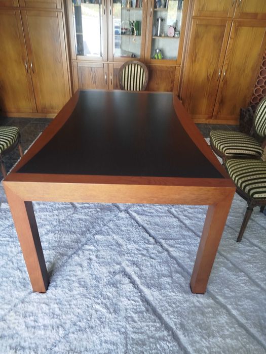 Mesa de jantar grande moderna
