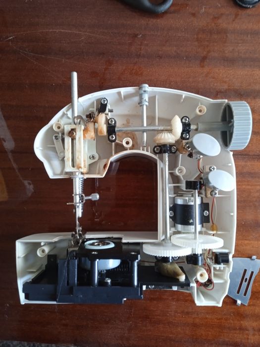 Швейная машинка sinbo  на запчасти. Б/у.
